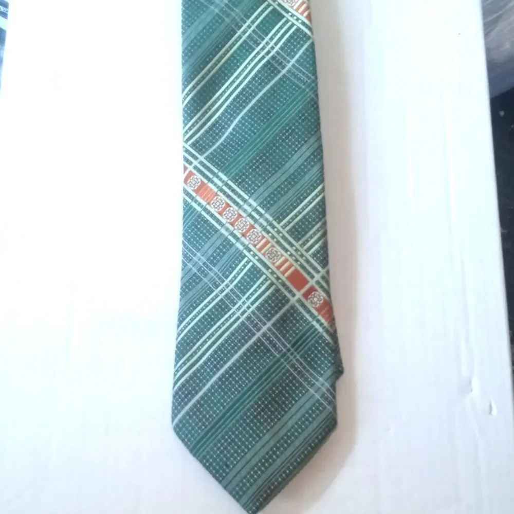 Don loper tie.  ( Bag Y )